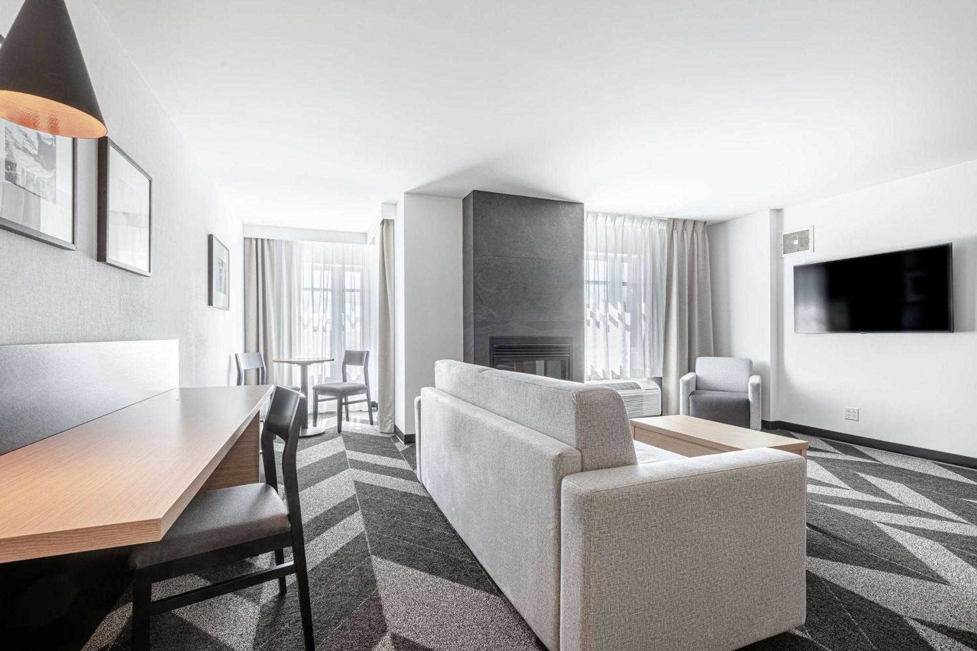 Doubletree By Hilton Quebec Resort Экстерьер фото